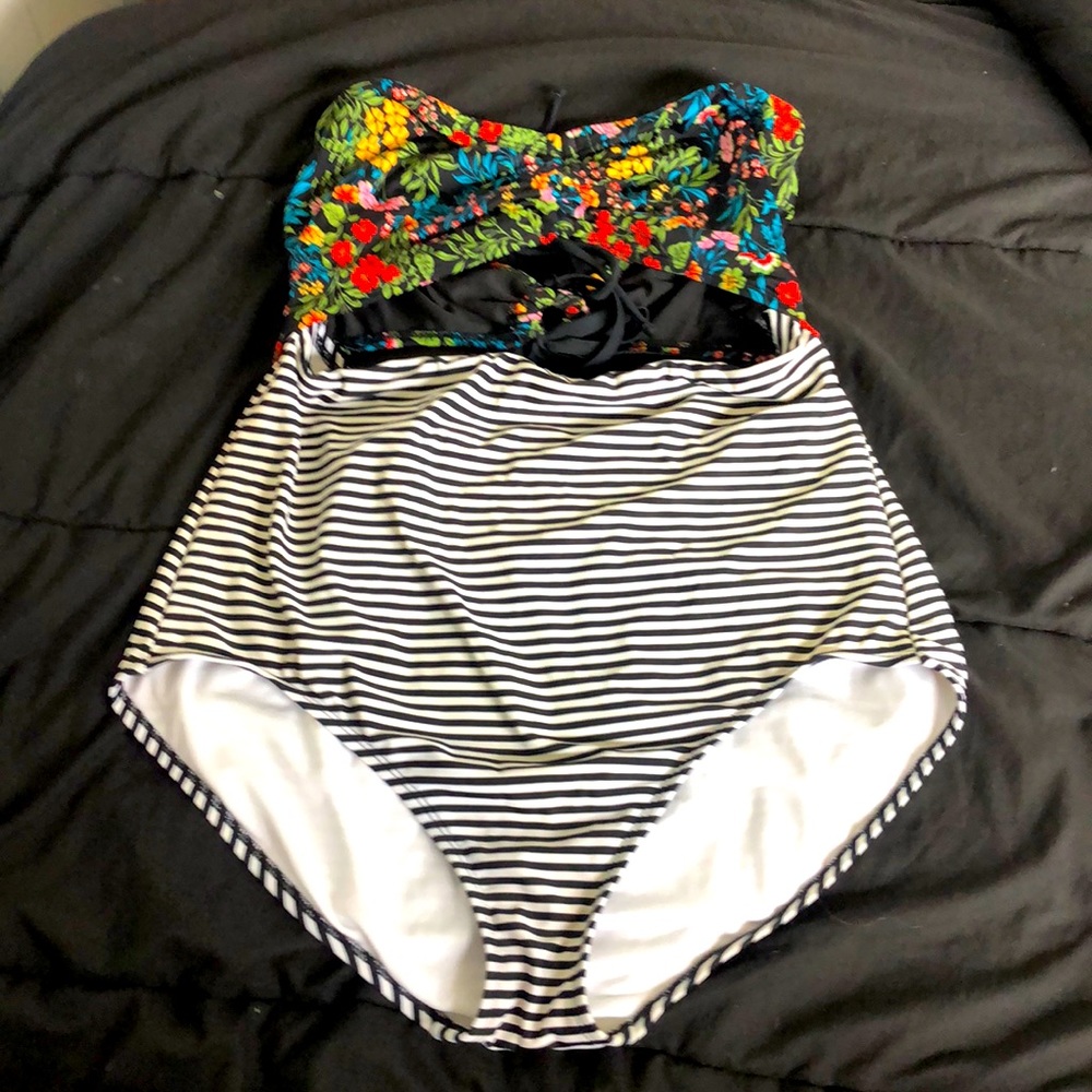 this is a one peice swimsuit